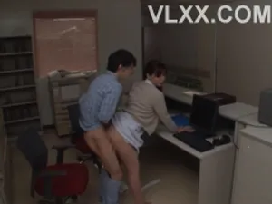 Dâm nữ khát dục con trai bạn thân cũng không tha
